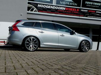 MONACO GP5 19 INCH IN ANTHRACITE POLISHED GEMONTEERD ONDER EEN VOLVO V60 