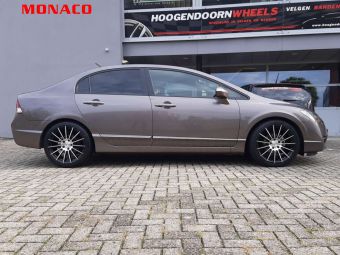 MONACO WHEELS FORMULA BLACK POLISHED 18 INCH GEMONTEERD ONDER EEN HONDA CIVIC 