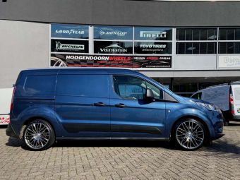 MONACO VELGEN GP2 ANTRACIET GEPOLIJST IN 19 INCH GEMONTEERD ONDER EEN FORD TRANSIT CONNECT 