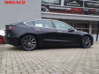 MONACO DEDICATED VELGEN GP 6 19 INCH IN GLANS ANTRACIET GEMONTEERD ONDER EEN TESLA MODEL 3