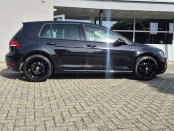 MONACO GP14 BLACK GEMONTEERD ONDER EEN VW GOLF