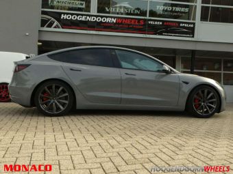 MONACO DEDICATED VELGEN GP 6 19 INCH IN GLANS ANTRACIET GEMONTEERD ONDER EEN TESLA MODEL 3