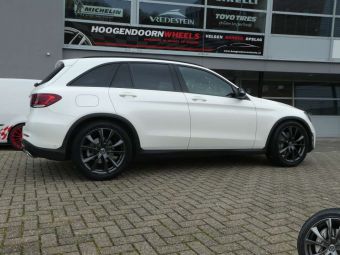 MONACO WHEELS TORQUE IN 20 INCH MET WINTERBANDEN GEMONTEERD ONDER EEN MERCEDES TORQUE 