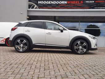 MONACO WHEELS GP4 BLACK POLISHED IN 19 INCH GEMONTEERD ONDER EEN MAZDA CX-3 