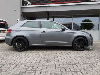 MOTEC TORNADO FLAT BLACK IN 19 INCH GEMONTEERD ONDER EEN AUDI A3