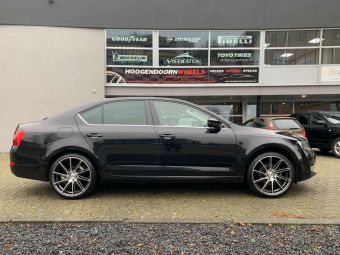 MOTEC VELGEN AVENTUS GUN METAL IN 19 INCH GEMONTEERD ONDER EEN SKODA OCTAVIA