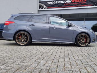 MOTEC VELGEN ULTRALIGHT IN 19 INCH MATT BRONZE GEMONTEERD ONDER EEN FORD FOCUS 