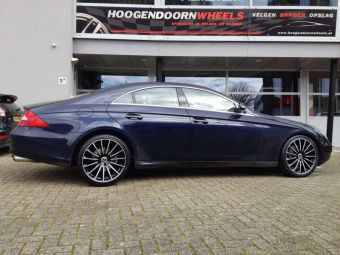 MSW VELGEN MSW30 19 INCH BREEDSET BLACK POLISHED GEMONTEERD ONDER EEN MERCEDES CLS 