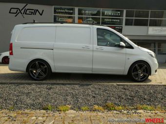 OXIGIN VELGEN 18 CONCAVE ZWART GEPOLIJST IN 20 INCH GEMONTEERD ONDER EEN MERCEDES VITO 