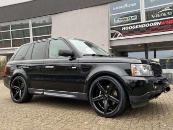 OXIGIN VELGEN 18 CONCAVE IN 22 INCH BLACK GEMONTEERD ONDER EEN RANGE ROVER SPORT 