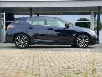 OXXO VELGEN DECIMUS BLACK POLISHED IN 17 INCH GEMONTEERD ONDER EEN LEXUS CT