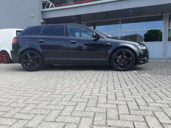 OXXO VELGEN MIMAS MATT BLACK IN 18 INCH GEMONTEERD ONDER EEN AUDI A3