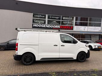 OXXO OBERON 5 BLACK IN 16 INCH GEMONTEERD ONDER EEN CITROEN JUMPY
