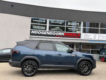 OXXO PREDATOR BLACK POLISHED IN 19 INCH GEMONTEERD ONDER EEN DACIA BIGSTER