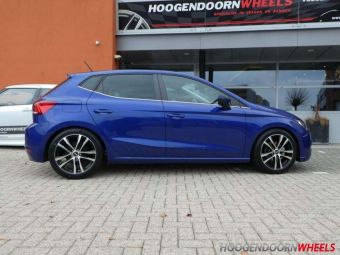 OXXO VELGEN DECIMUS ZWART GEPOLIJST IN 17 INCH GEMONTEERD ONDER EEN SEAT IBIZA MODEL 2018