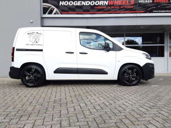 OXXO VELGEN MIMAS MATT BLACK IN 18 INCH GEMONTEERD ONDER EEN CITROEN BERLINGO 