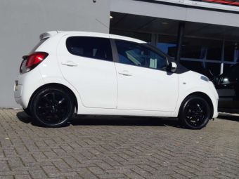 OXXO VELGEN OBERON4 BLACK IN 15 INCH GEMONTEERD ONDER EEN CITROEN C1