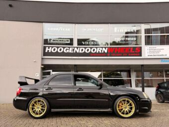 OZ RACING FORMULA HLT RACE GOLD IN 18 INCH GEMONTEERD ONDER EEN SUBARU IMPREZA