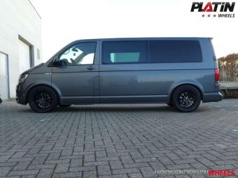 PLATIN VELGEN P 70 BLACK GEMONTEERD IN 18 INCH ONDER EEN VW T-6 