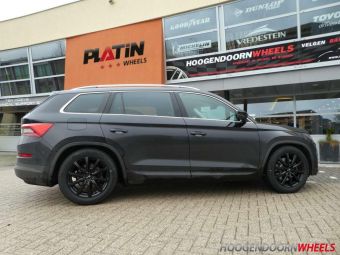 PLATIN VELGEN P 69 ZWART GEMONTEERD IN 18 INCH MET WINTERBANDEN ONDER EEN SKODA KODIAQ