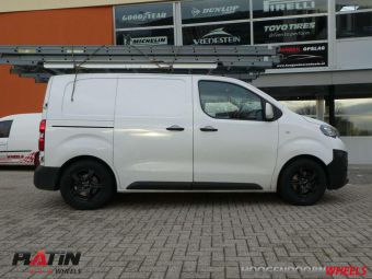 PLATIN VELGEN P68 ZWART MET WINTERBANDEN IN 16 INCH GEMONTEERD ONDER EEN PEUGEOT EXPERT