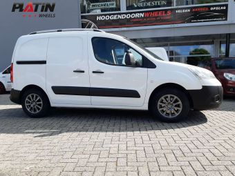 PLATIN VELGEN P58 GREY IN 15 INCH GEMONTEERD ONDER EEN CITROEN BERLINGO 