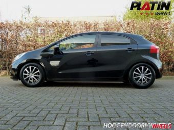 Platin wheels P69 zwart gepolijst gemonteerd onder een Kia Rio