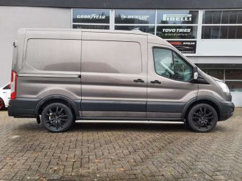 RC DESIGN VELGEN RC25T IN 18 INCH GEMONTEERD ONDER EEN FORD TRANSIT