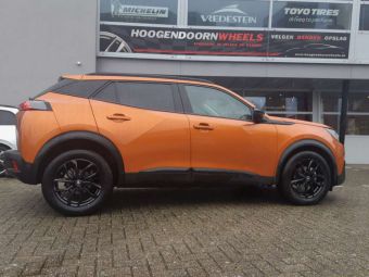 RC-DESIGN VELGEN BLACK IN 17 INCH GEMONTEERD ONDER DE PEUGEOT 2008