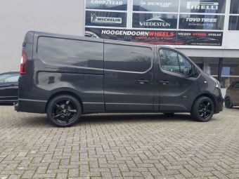 RC-DESIGN VELGEN BLACK IN 18 INCH GEMONTEERD ONDER EEN OPEL VIVARO