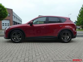 RC DESIGN VELGEN RC 29 ANTRACIET 20 INCH GEMONTEERD ONDER EEN MAZDA CX 5 