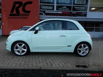 RC DESIGN VELGEN RC 30 ZILVER GEMONTEERD MET 16 INCH WINTERBANDEN ONDER EEN FIAT 500