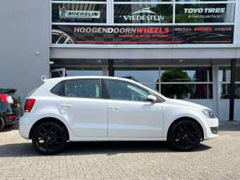 RIAL LUCCA VELGEN BLACK IN 17 INCH GEMONTEERD ONDER EEN VOLKSWAGEN POLO