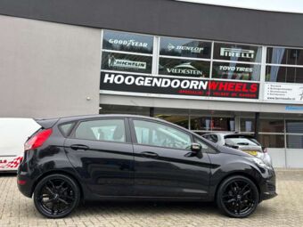 RIAL LUCCA BLACK IN 17 INCH GEMONTEERD ONDER EEN FORD FIESTA VI