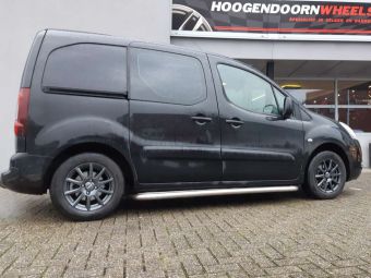 RIAL VELGEN MILANO IN 15 INCH TITANIUM GEMONTEERD ONDER EEN CITROEN BERLINGO