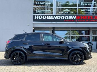 RIAL SALENTO BLACK IN 19 INCH GEMONTEERD ONDER EEN FORD PUMA