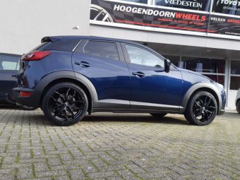 RIAL LUCCA VELGEN IN 19 INCH BLACK GEMONTEERD ONDER EEN MAZDA CX3 