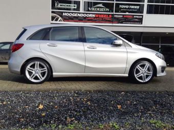 RIAL M10 VELGEN SILVER EN IN 18 INCH GEMONTEERD OP EEN MERCEDES B-KLASSE 