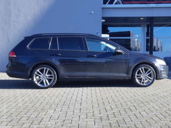 RIAL VELGEN X10 IN 18 INCH METAL GREY GEMONTEERD ONDER EEN VW GOLF