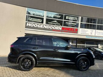 ROMAC RADIUM BLACK IN 19 INCH GEMONTEERD ONDER EEN VOLKSWAGEN TIGUAN