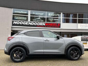 RONAL R41 MATT BLACK IN 17 INCH GEMONTEERD ONDER EEN NISSAN JUKE