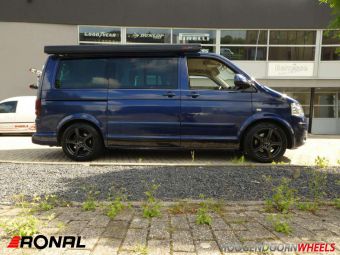 RONAL R 55 BLACK VELGEN IN 18 INCH GEMONTEERD ONDER EEN VOLKSWAGEN T5 