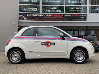 RONAL VELGEN R10 BLACK POLISHED IN 15 INCH GEMONTEERD ONDER EEN FIAT 500