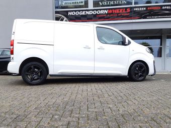 RONAL VELGEN R56 17 INCH EN MAT ZWART GEMONTEERD ONDER EEN PEUGEOT EXPERT