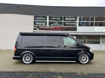 ROTIFORM DTM SILVER IN 20 INCH GEMONTEERD ONDER EEN VOLKSWAGEN TRANSPORTER V