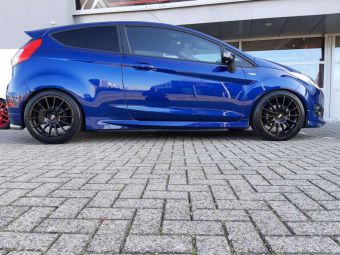 TEC SPEEDWHEELS AS2 BLACK IN 17 INCH GEMONTEERD ONDER EEN FORD FIESTA