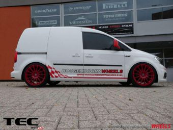 TEC SPEEDWHEELS AS2 ROOD 19 INCH WINTERSET GEMONTEERD ONDER 1 VAN ONZE EIGEN AUTO`S 