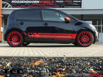 TEC VELGEN AS2 IN ROOD EN IN 17 INCH GEMONTEERD MET WINTERBANDEN ONDER ONZE EIGEN VW UP . VELG IS IN 11 KLEUREN TE LEVEREN 