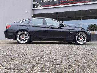 TEC SPEEDWHEELS GT7 HYPER SILVER  GEMONTEERD ONDER EEN BMW 4 SERIE