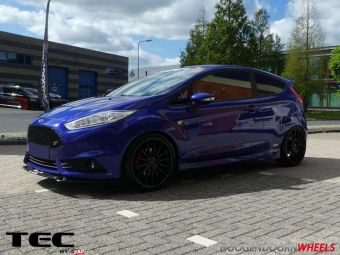 TEC VELGEN AS2 BLACK GEMONTEERD IN 18 INCH ONDER EEN FORD FIESTA ST